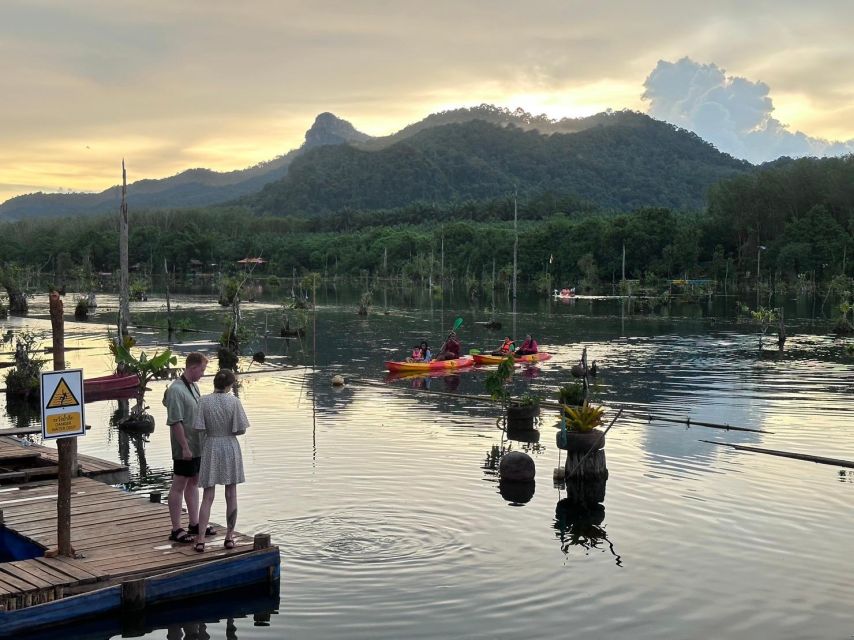 Krabi: Klong Root Kayaking Viewpoint,Fish Feeding and more - Fish feeding and fruit at the pier