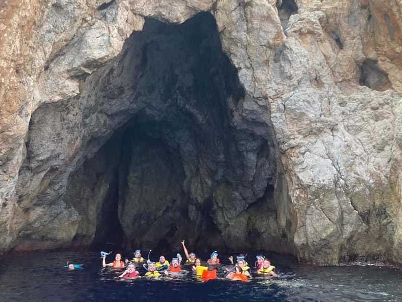 La Herradura: Kayak & Snorkel Tour Maro-Cerro Gordo Reserve - How demanding is the 2.5-hour trip?