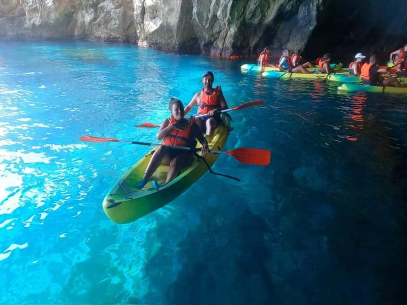 La Herradura: Kayak & Snorkel Tour Maro-Cerro Gordo Reserve - Meeting at the end of La Herradura beach