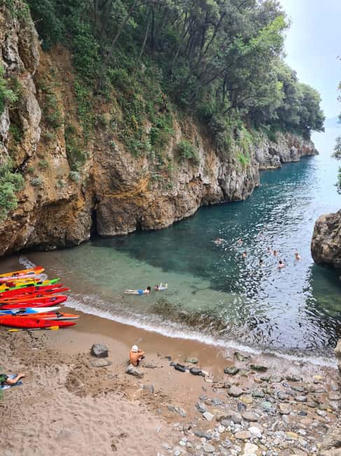 La Spezia: Sunset Kayak & Caves Tour w/ Swimming & Aperitif - The first hour: paddling from Lerici along the Gulf of Poets