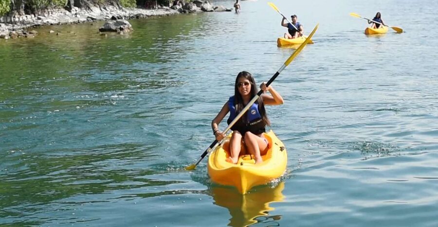 Lake Iseo: Baia del Bogn Kayak Tour - At the Sportaction base: a simple start