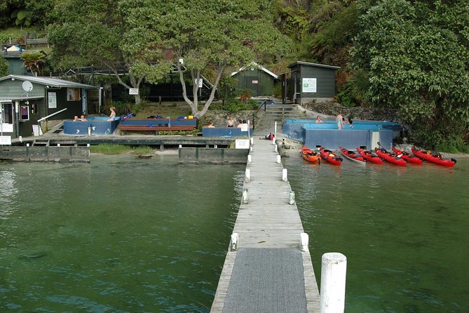 Lake Rotoiti Evening Kayak Tour including Hot Springs, Glowworm Caves and BBQ Dinner - A Kiwi barbecue beside the hot pools