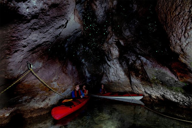 Lake Rotoiti Evening Kayak Tour including Hot Springs, Glowworm Caves and BBQ Dinner - The first paddle across Lake Rotoiti