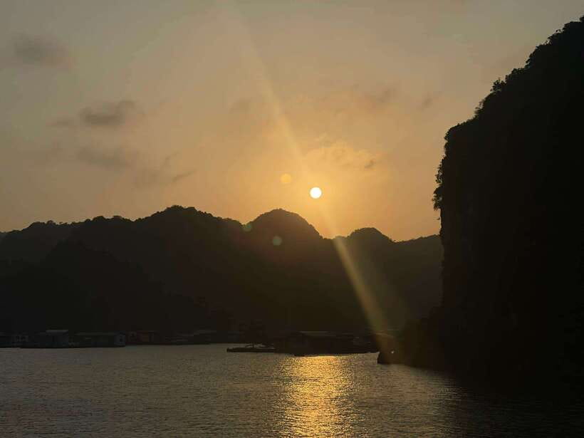 Lan Ha Bay: Bioluminescent Plankton Kayak Tour from Beo Pier - The optional swim in sparkling water