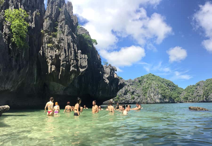 Lan Ha bay cruise and kayak (small group guaranteed) - Kayaking through K.A Cave and Bats Cave