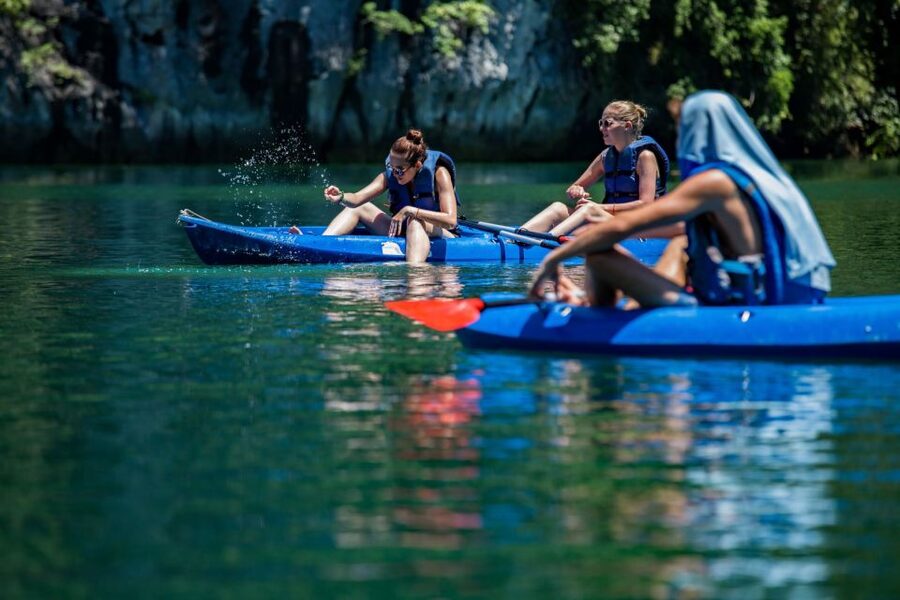 Lan Ha Bay: Kayaking and Cruise - Noon lunch and a proper break on the boat