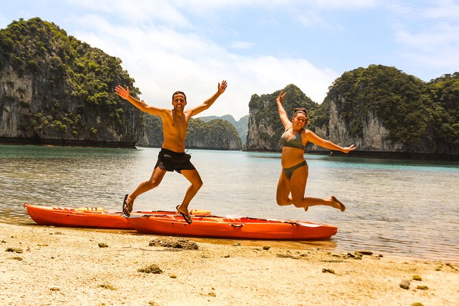 Lan Ha - Ha Long bay with local experts (small group guaranteed) - Cai Beo Fishing Village and the first karst views