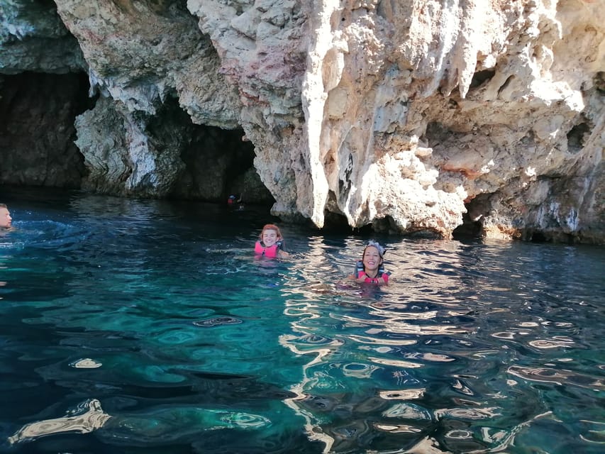 Lefkada: Blue Cave Kayak Tour with a Taste of Greece - Entering the Blue Cave