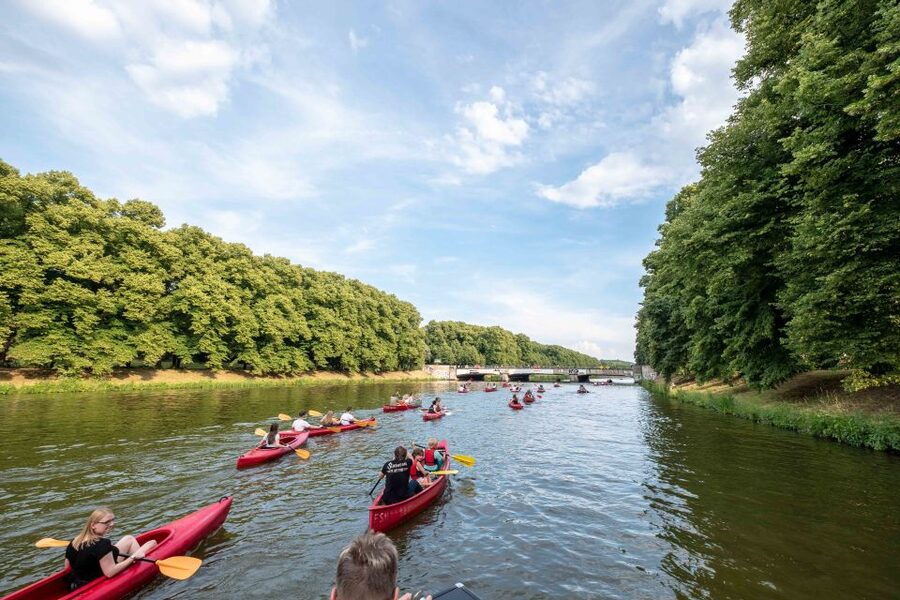 Leipzig: 3-Hour City Canoe Tour - Ending with a drink at the harbor
