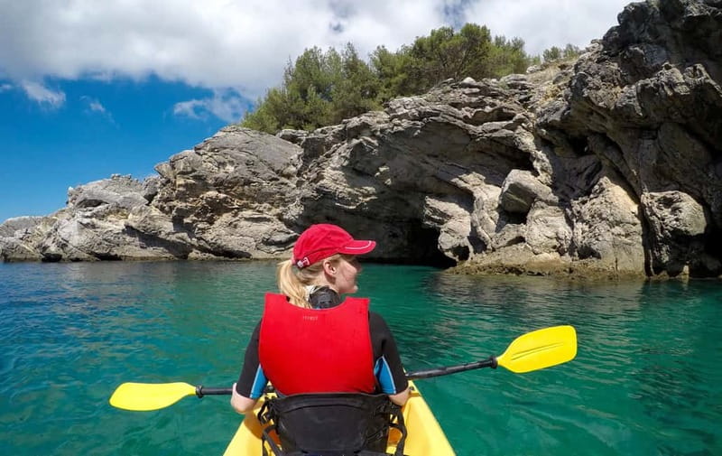 Lisbon: Arrabida Park Kayak Tour with Beach Picnic - The return paddle and Sesimbra break