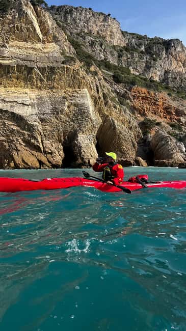 Lisbon: Sesimbra Kayak Discovery Experience - Caves, narrow passages, and the best photo moments