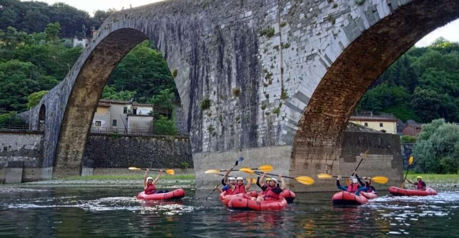Lucca: kayak nel torrente Lima - Paddling a single packraft through the rocks