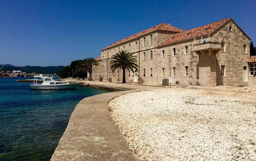 Lumbarda - Sunset Kayak Tour with a Picnic - Wine and Sweets - Who will enjoy this most?