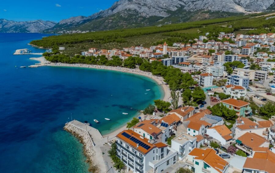 Makarska: Sea kayaking & snorkeling adventure - MPL Nautika - Bratuš: the best place to leave the kayak