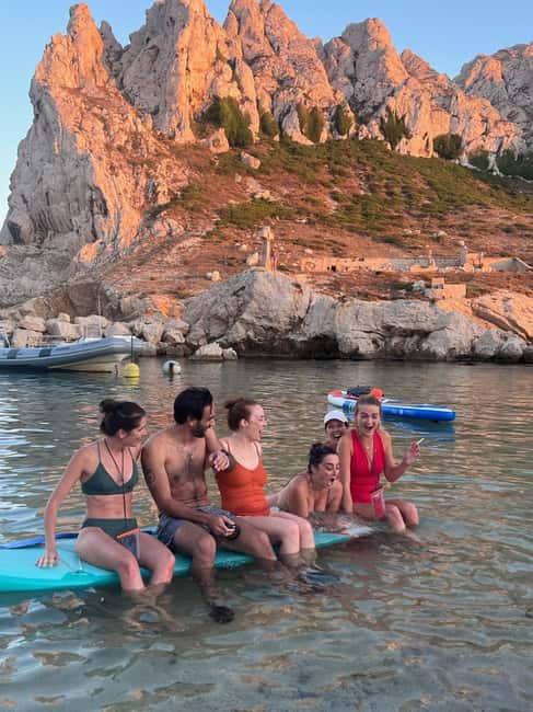 Marseille: stand-up paddle tour - discover the calanques - Getting comfortable on the paddleboard