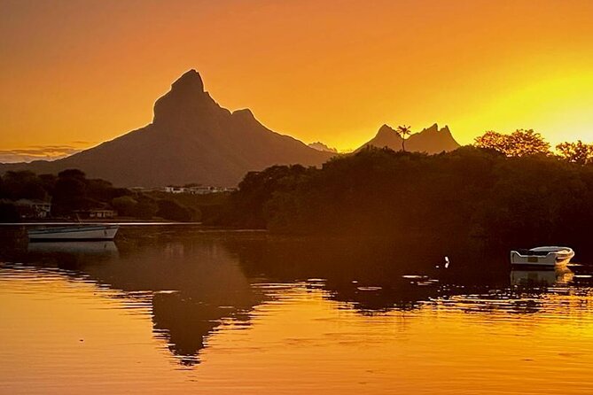 Mauritius: Guided Sunrise Kayak Tour on the Tamarin River - Learning the basics before paddling upriver