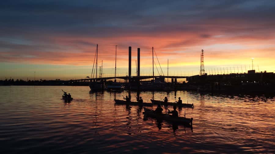 Melbourne: Sunset Kayak Tour with Dinner - The highlights at a glance
