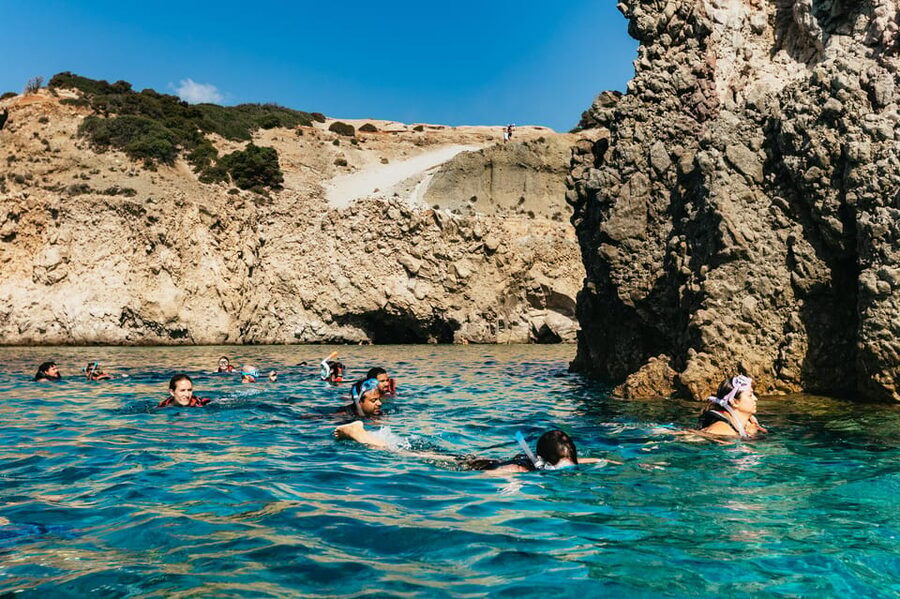 Milos: Tsigrado and Gerakas Beach Kayaking Tour - The paddle back to Fyriplaka