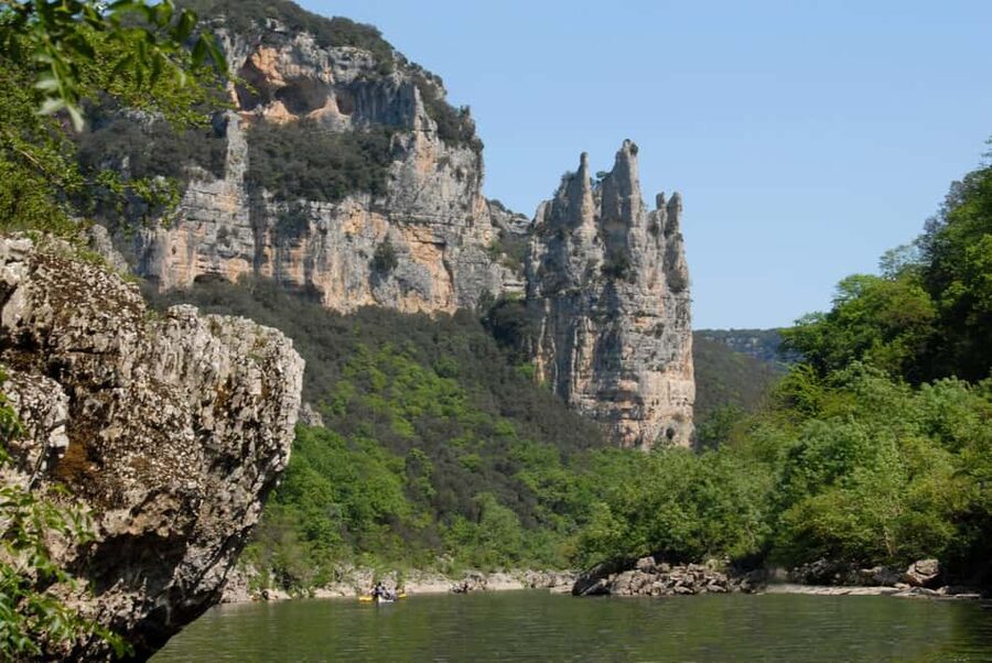 Mini Discovery Descent of the Ardèche by Canoe Kayak: 2 hours - approx. 6 km - Key details at a glance