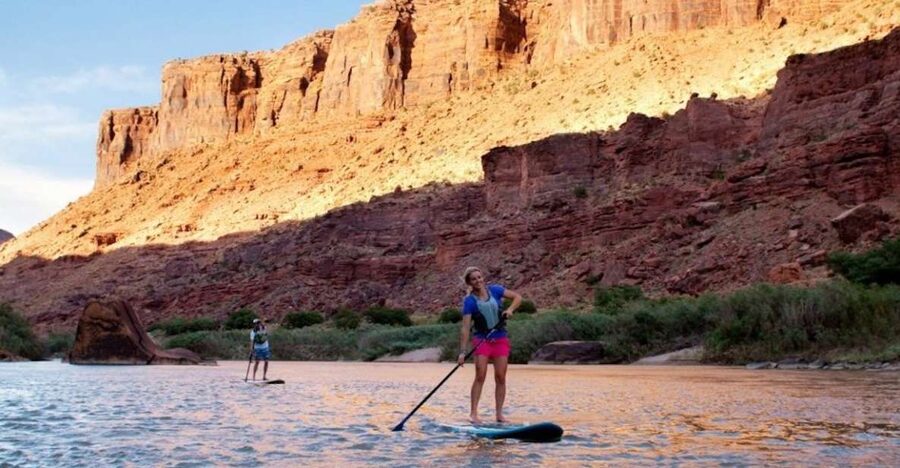 Moab: Stand-Up Paddleboard with small rapids on Colorado - Two and a half hours among cliffs and open water