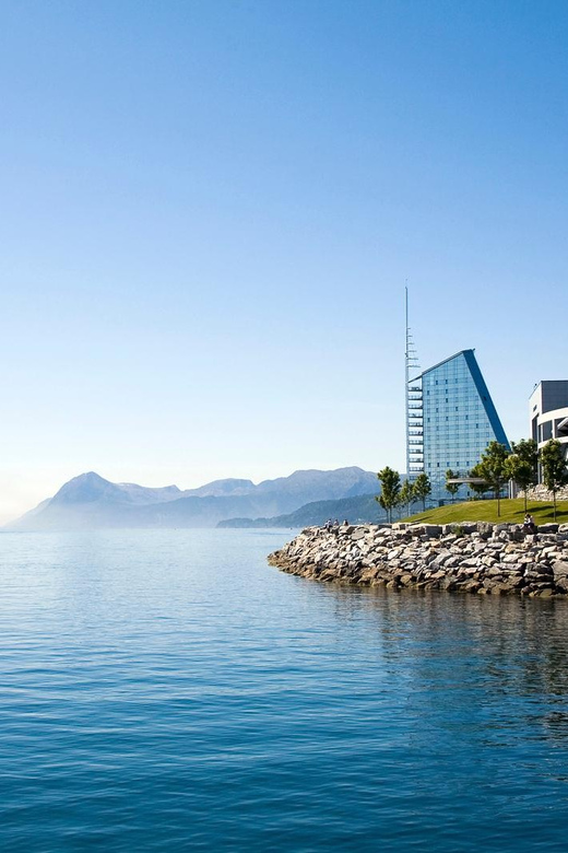 Molde - Guided kayak tour - Photo stops beneath Molde’s 222 peaks