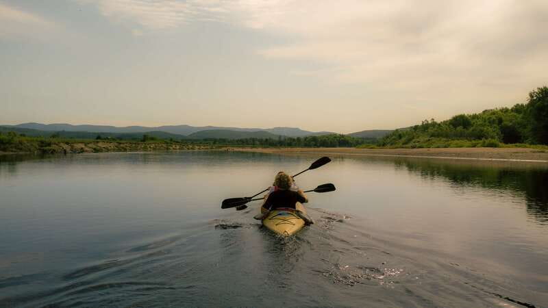 Mont-Tremblant: Self guided kayak/paddleboard on Rouge River - The first 3km: pretty water with highway noise