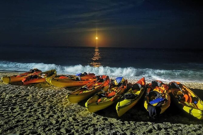 Moonlight Kayak with Dinner Included - Key points at a glance