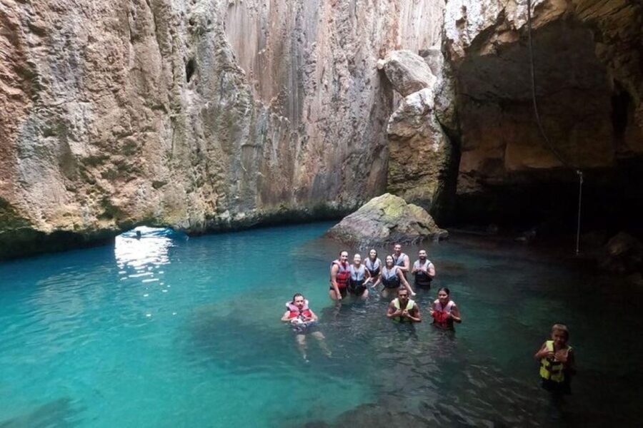 Moraig: Kayak Excursion to Moraig & Cave peces-testos - The guides and the pace of the outing