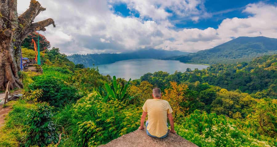 Munduk: Twin Lakes Jungle Hike with Lake Canoe and Waterfall - What makes this Munduk day special