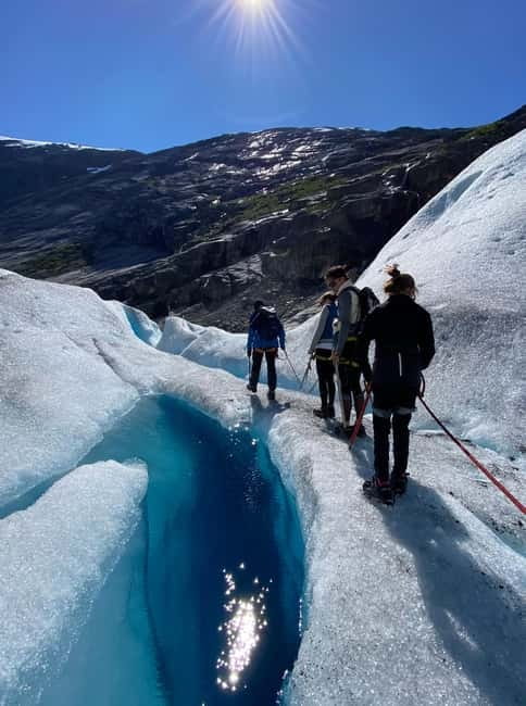 Nigards: Kayaking and Glacier Hike - Why combine kayaking with a glacier walk?