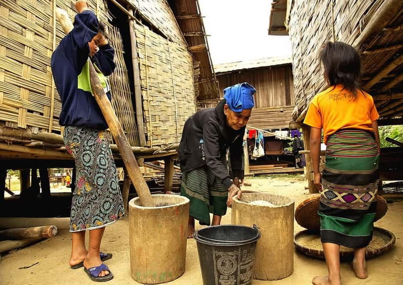 Nong Khiaw: 2-Day Trekking,Hmong village,Home Stay&Kayaking - Kayaking the Nam Ou River