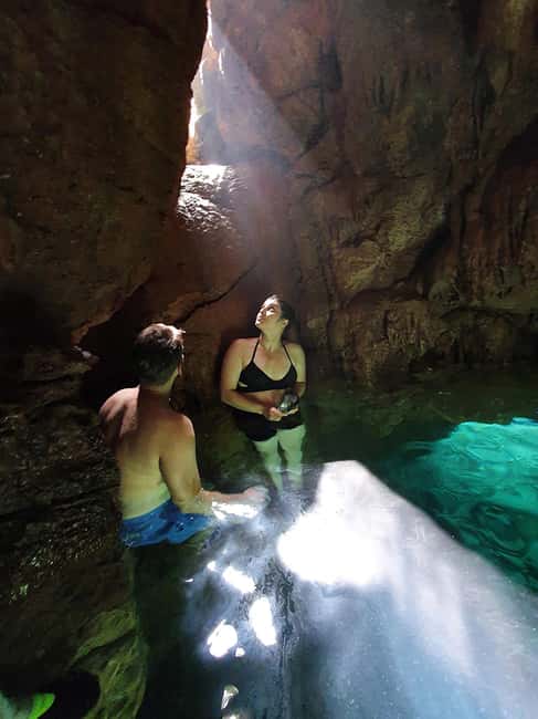Opatija: Cliffs and caves kayak adventure - Exploring Grotta del Diavolo