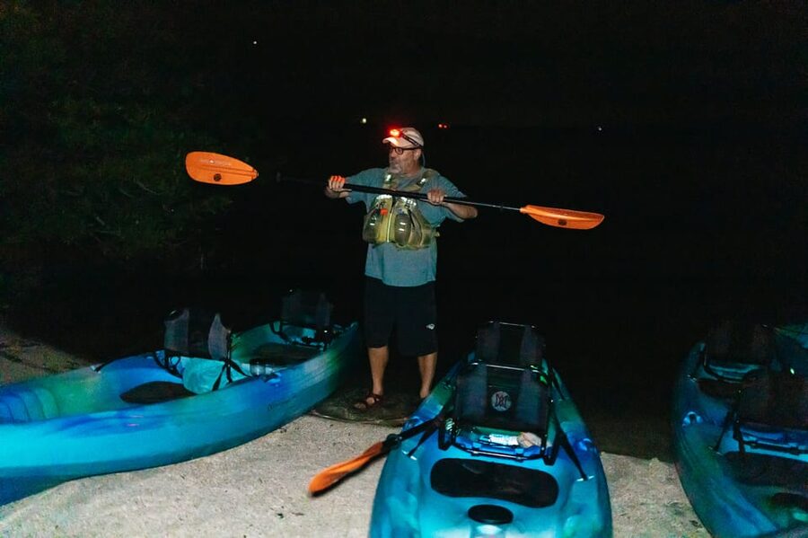 Orlando: Bioluminescence Kayak Tour - Getting set up with a kayak and paddle