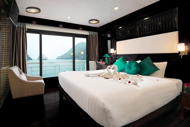 Overnight Luxury 5 Star Alisa Cruise with Meals, Kayak or Bamboo Boat - Day one: lunch, islands, caves, and the first view of the bay