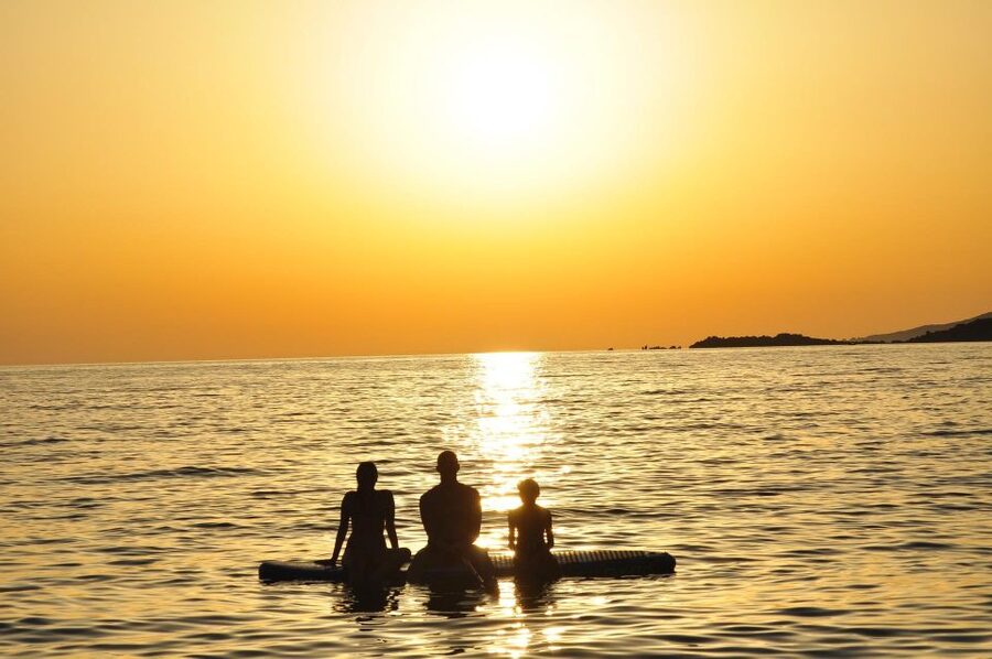 Paddle Board Rental: Glide on the Water with Ease - Your First Minutes on the Board