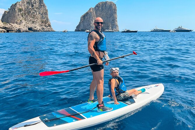 Paddleboard in Capri between caves and beaches. Photos included! - Guides, photographs, and the personal touch