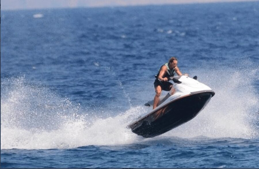 Perissa: Santorini Jet Skiing, Tubing, and Kayaking Package - One hour with a kayak or SUP
