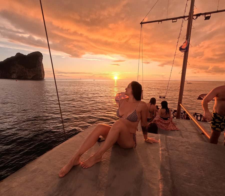 Phi Phi: Pirate Boat with Snorkeling, Kayaking, and Party - Food, drinks, and the party atmosphere