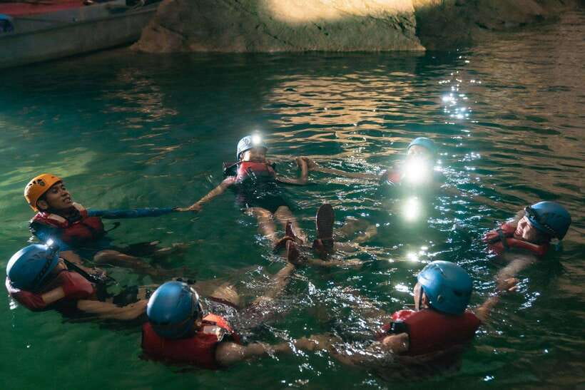 Phong Nha: Phong Nha Cave Expedition 4.5 km by Kayak - Picnic lunch underground