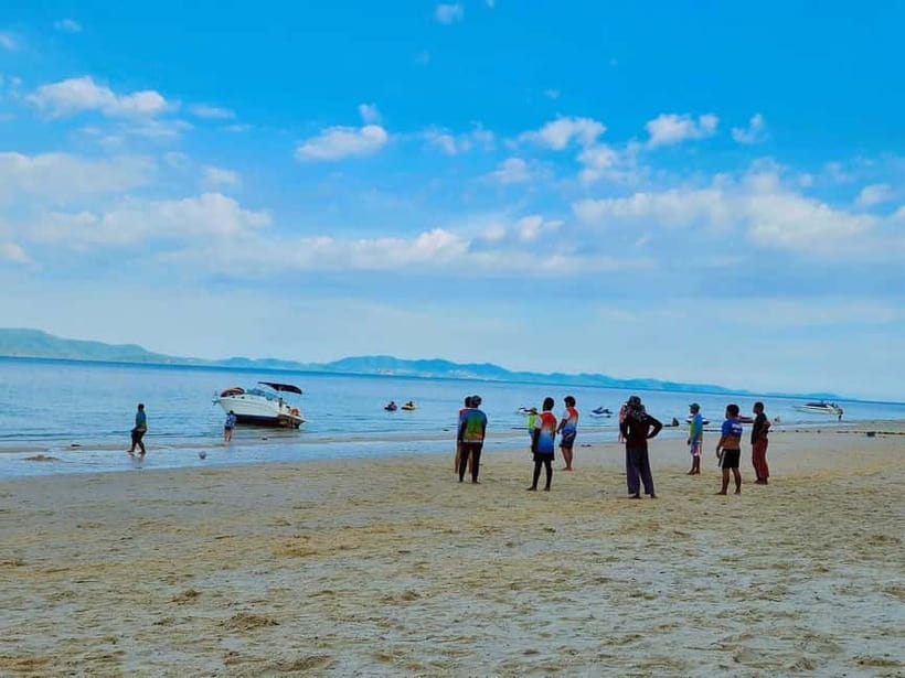 Phuket: James Bond Island Sea Canoe with lunch by Big Boat - Thai buffet lunch served aboard the boat