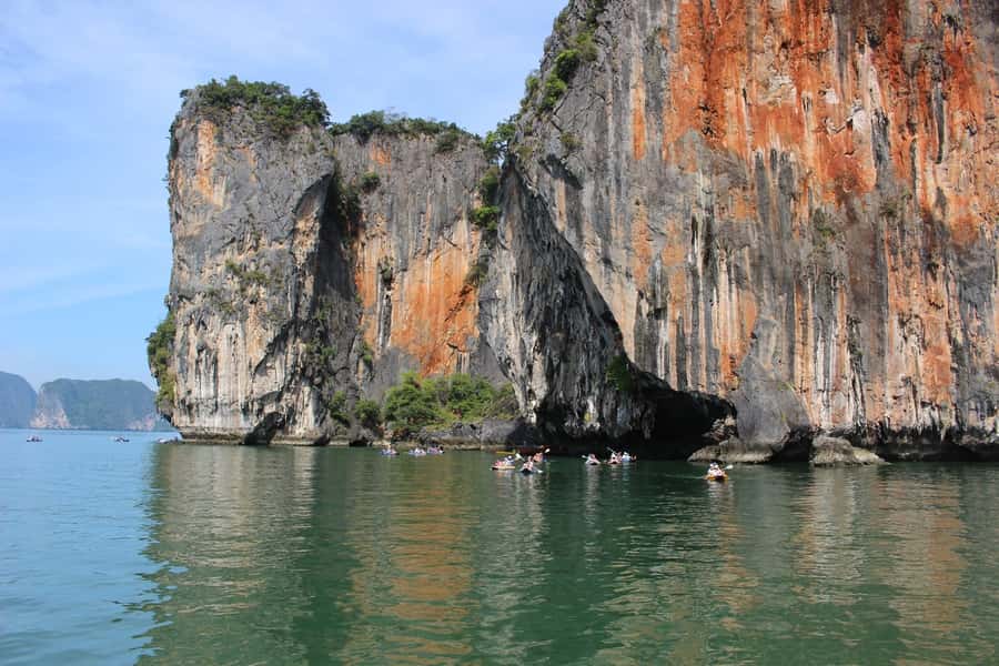 Phuket: Phi Phi & James Bond Island Combo Day Tour w/Lunch - Snorkeling and lunch at Koh Phi Phi Don