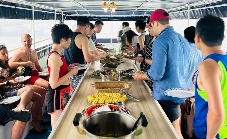 Phuket : Twilight Sea Canoe Tour with Glowing Plankton - Dinner at sunset, with the bay changing color