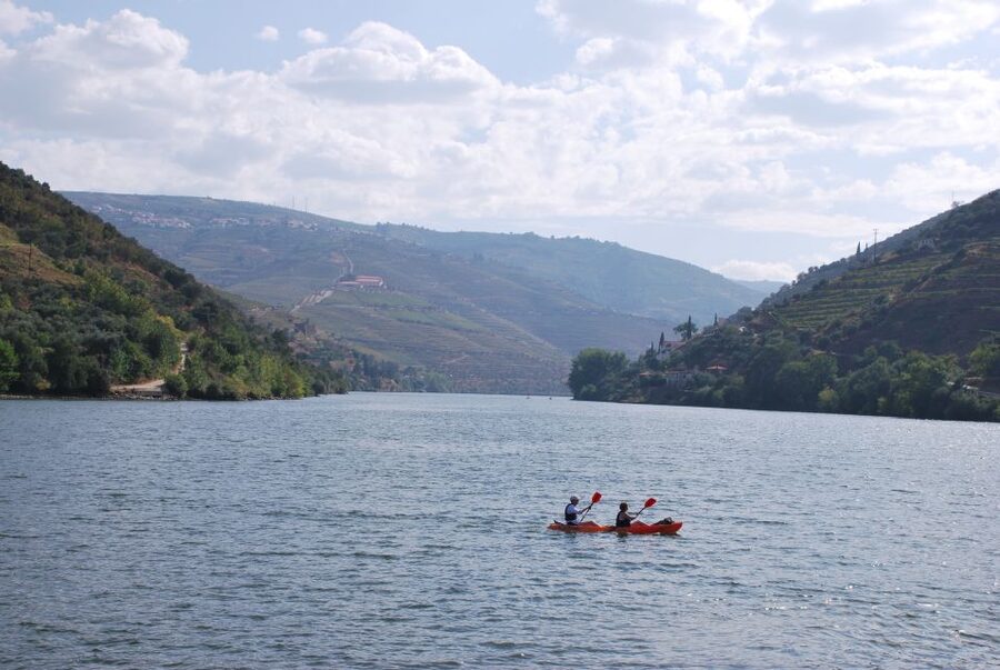Pinhão: Douro Valley Rabelo Boat Tour and Kayak Experience - Five things to know before you book