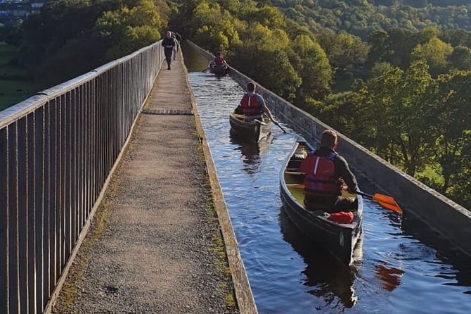 Pontcysyllte Aqueduct Canoe Tours in Llangollen - Crossing the canal before the high point
