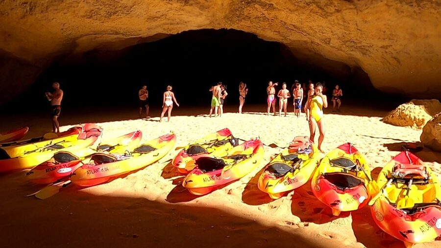 Portimão: Kayak Tour of Benagil Caves - What the crew does well