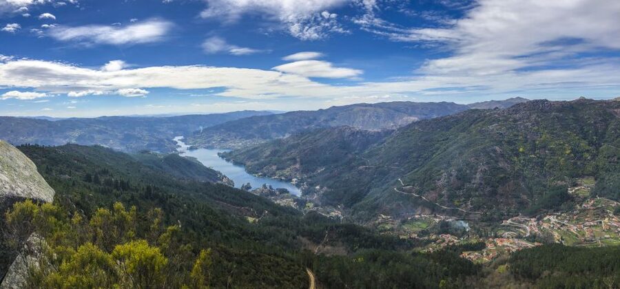 Porto: Peneda-Gerês National Park Tour with Kayaking & Lunch - Kayaking on the Caniçada reservoir