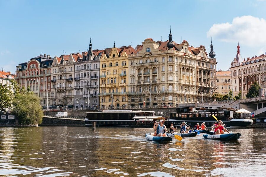 Prague: Vltava River Guided Canoeing Tour - Learning to handle the canoe