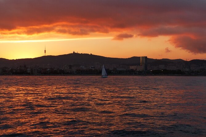 Private Sailing with SUP, Drinks and Appetizers from Barcelona - Columbus Monument and Barceloneta Beach