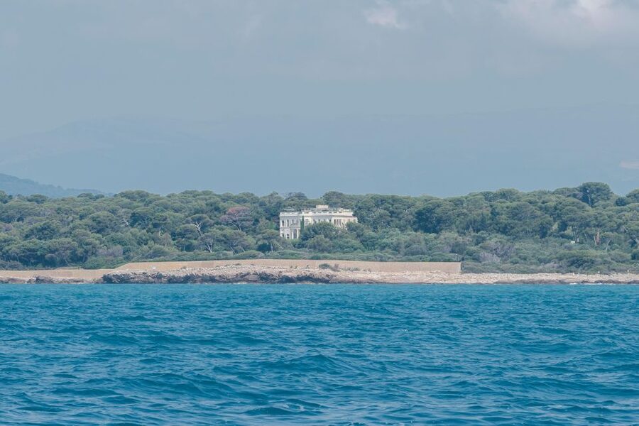 Private tour on a sailboat - Swim and paddle - Antibes Cape - Why seeing Cap d’Antibes by sailboat matters