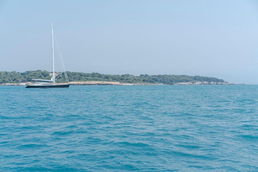 Private tour on a sailboat - Swim and paddle - Antibes Cape - Swimming in the Bay of Billionaires or La Garoupe